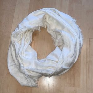 Apt. 9 cream circle scarf with fringe edging